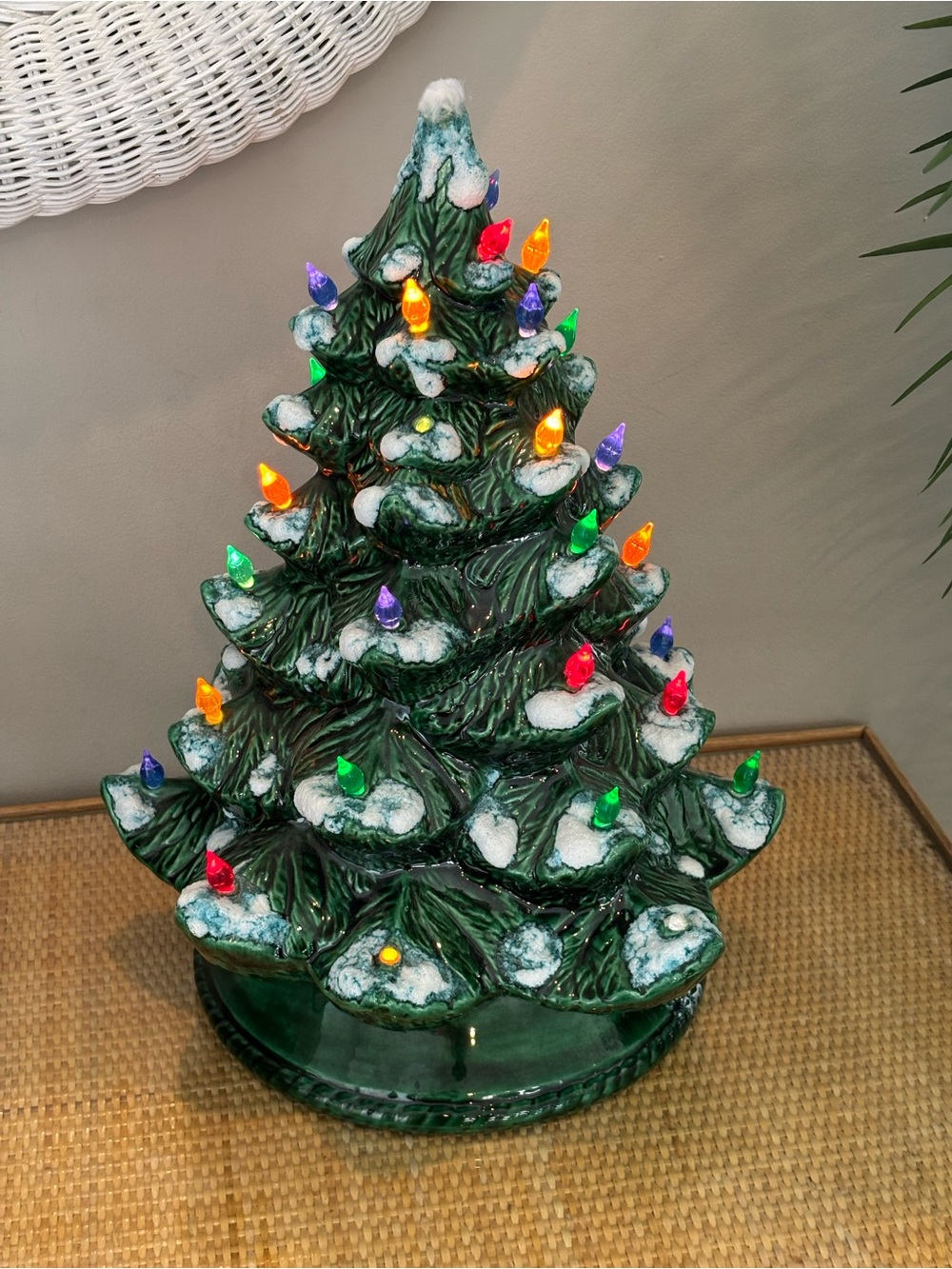 Beautiful Vintage snow-flocked ceramic Christmas tree in great condition! 17”